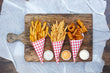 Drie soorten friet: Krul-, franse en zoete aardappel friet
